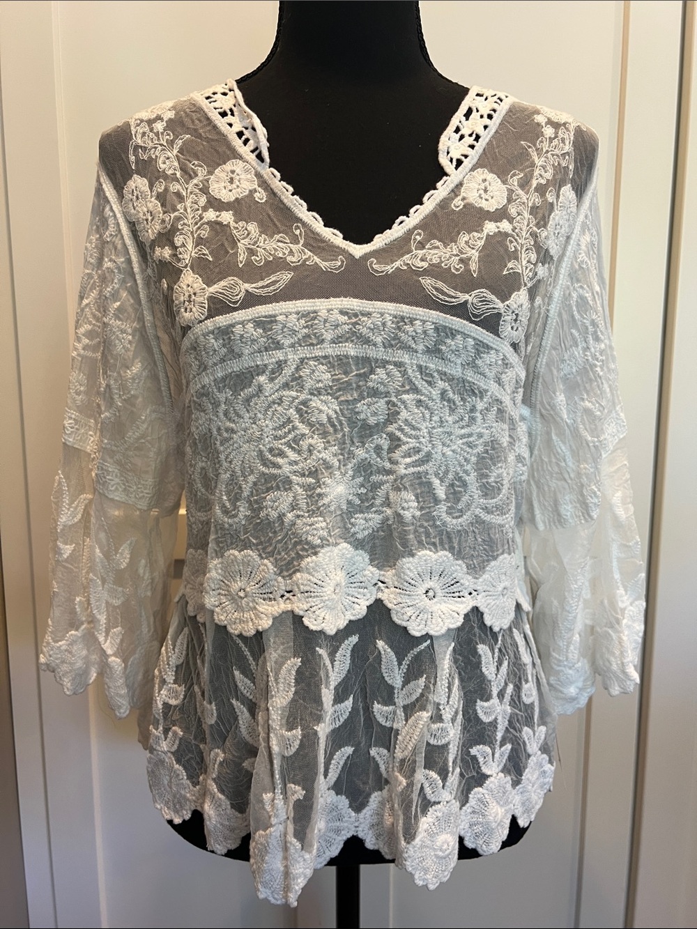 NWT Francesca’s Boho Ivory Floral Embroidered Lace Mesh Tiered Blouse Top S/M